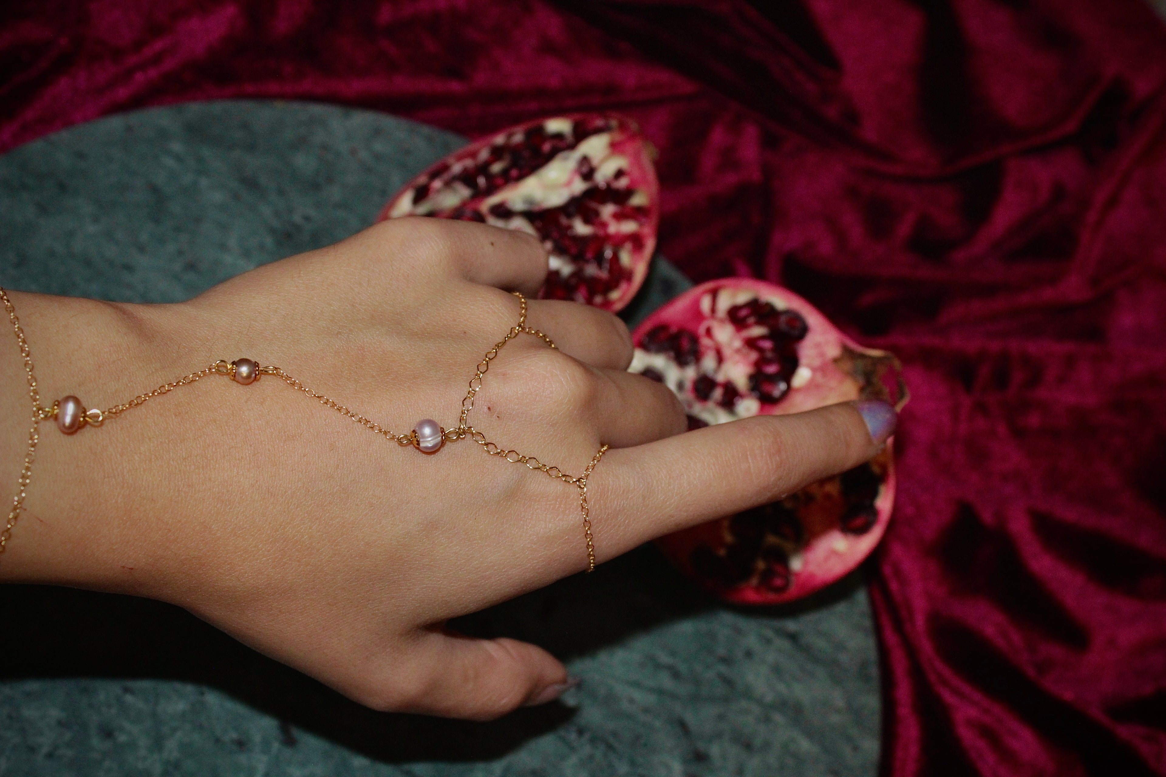 Hinar Triple Pearl Handchain