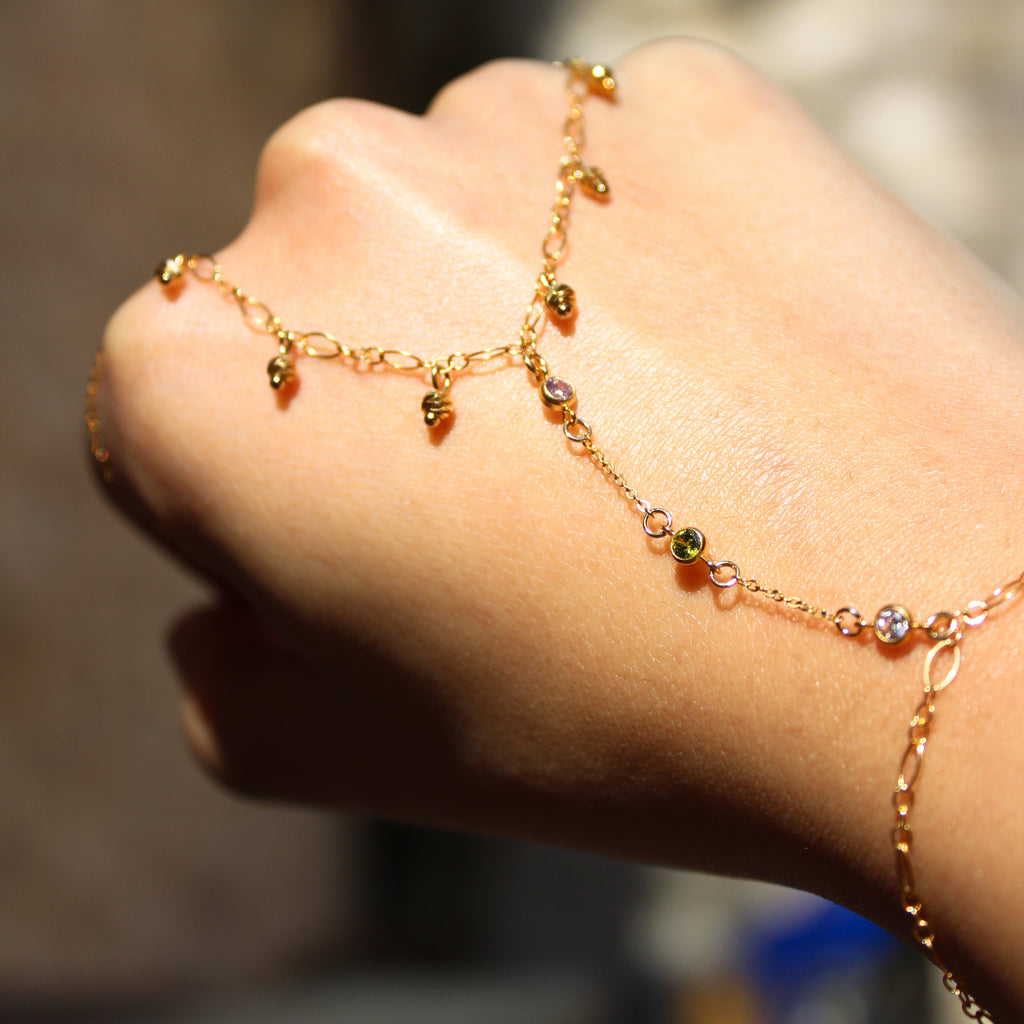 Azade Handchain