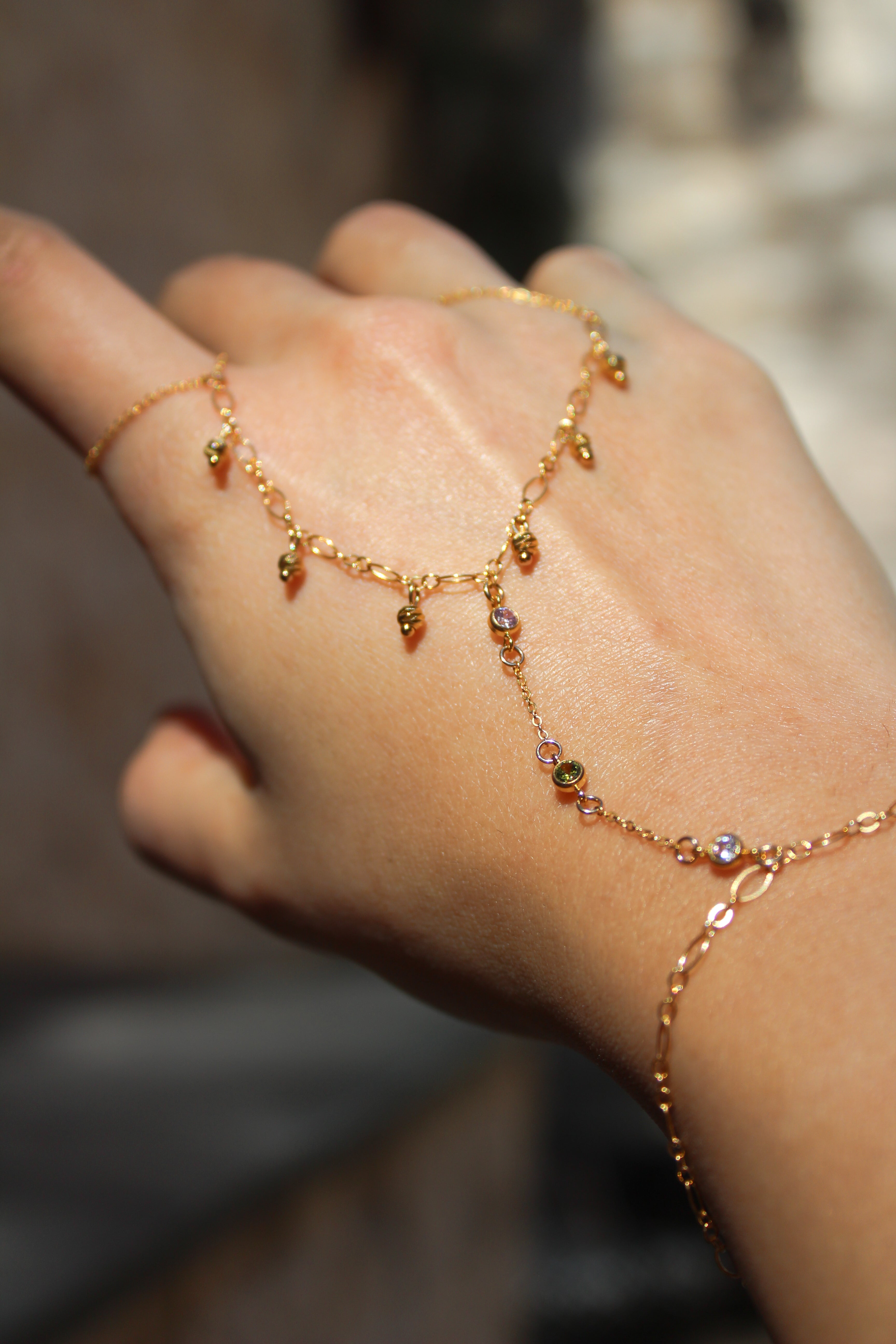 Azade Handchain