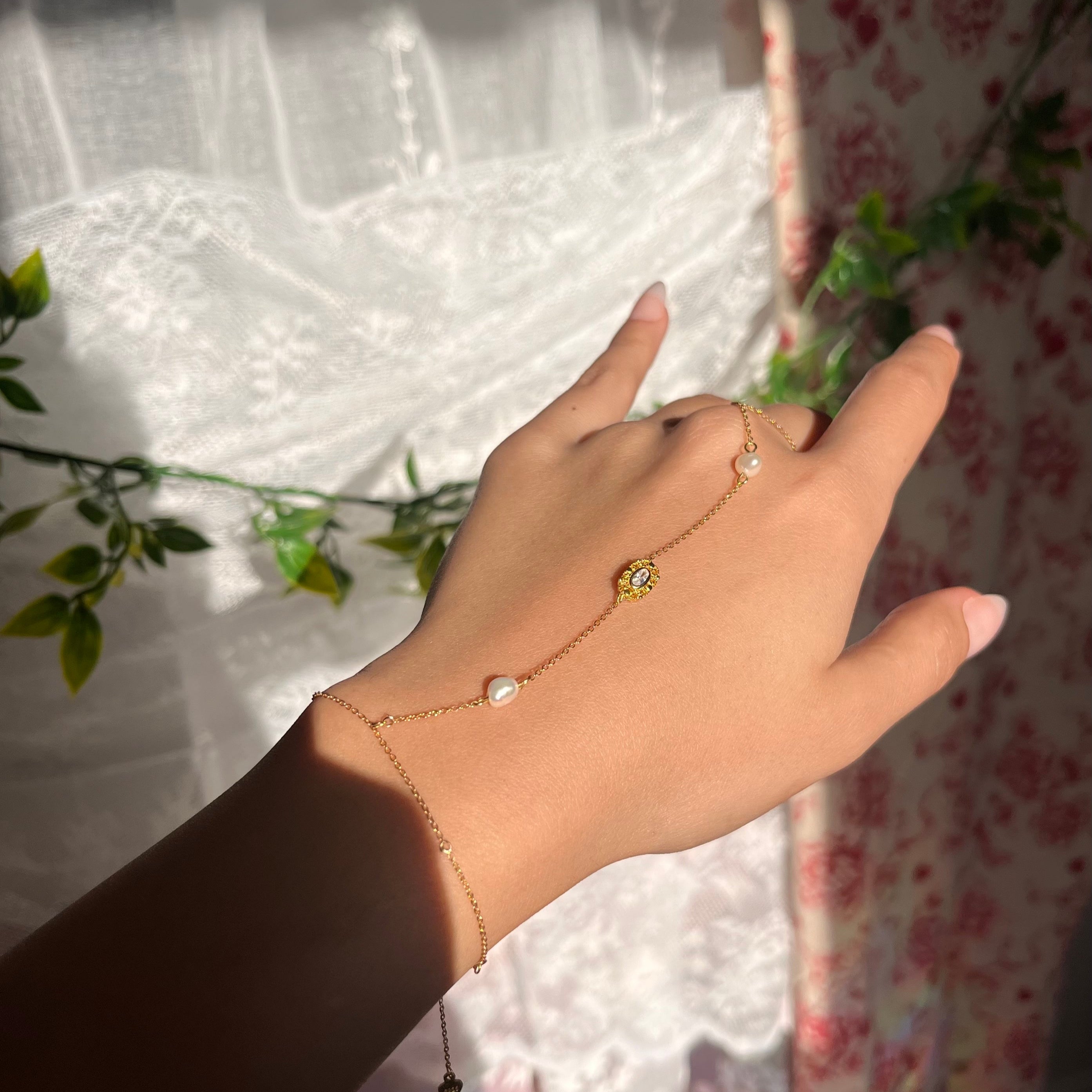 Lina Handchain